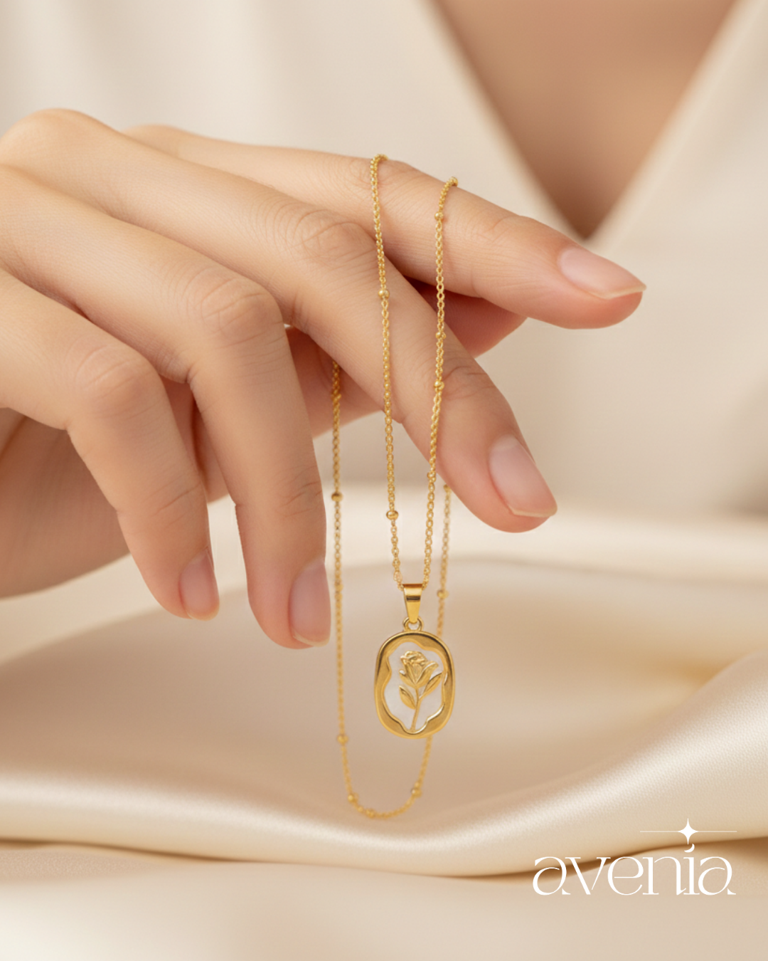 The Rosalia Pendant Necklace