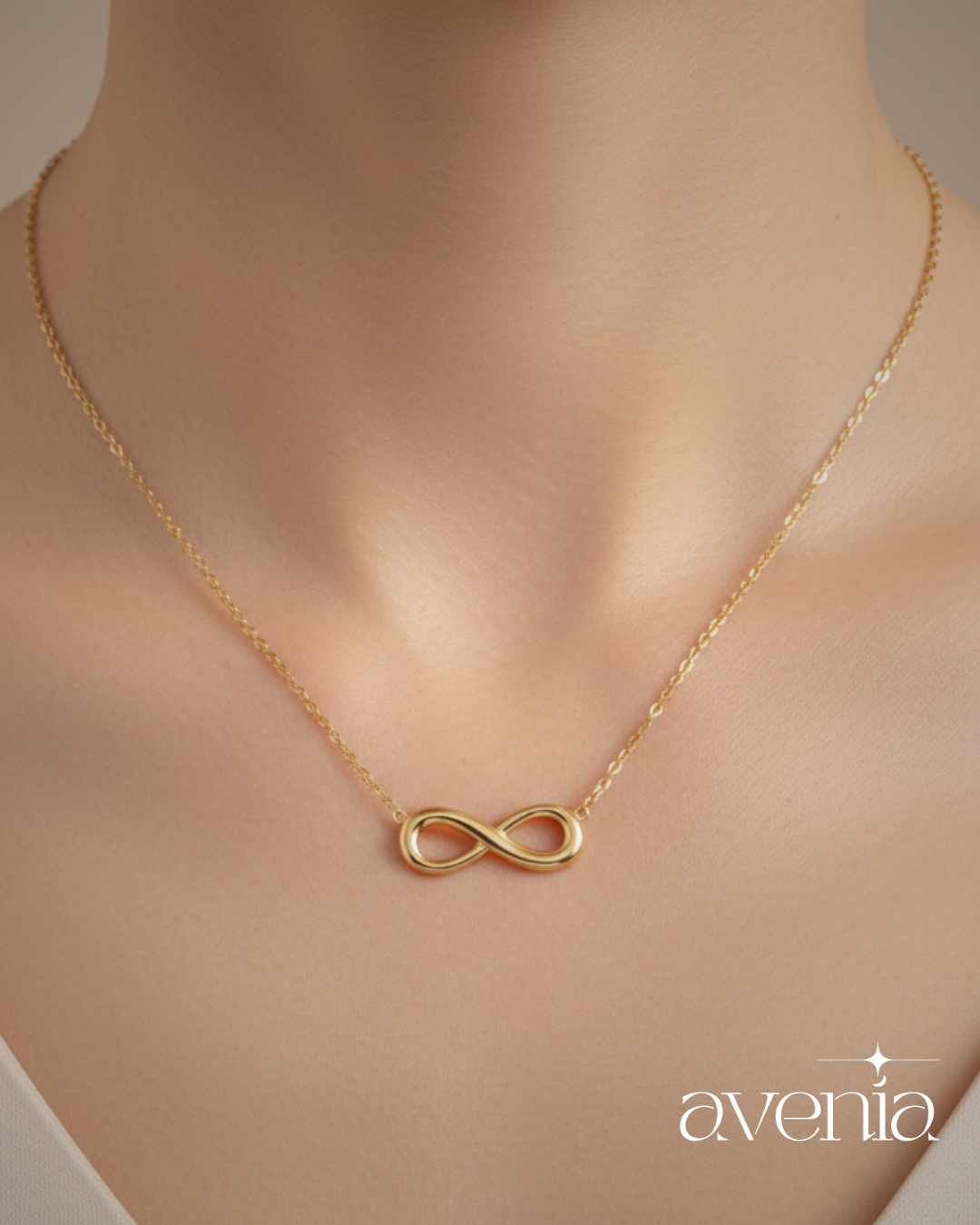 The Aeterna Pendant Necklace