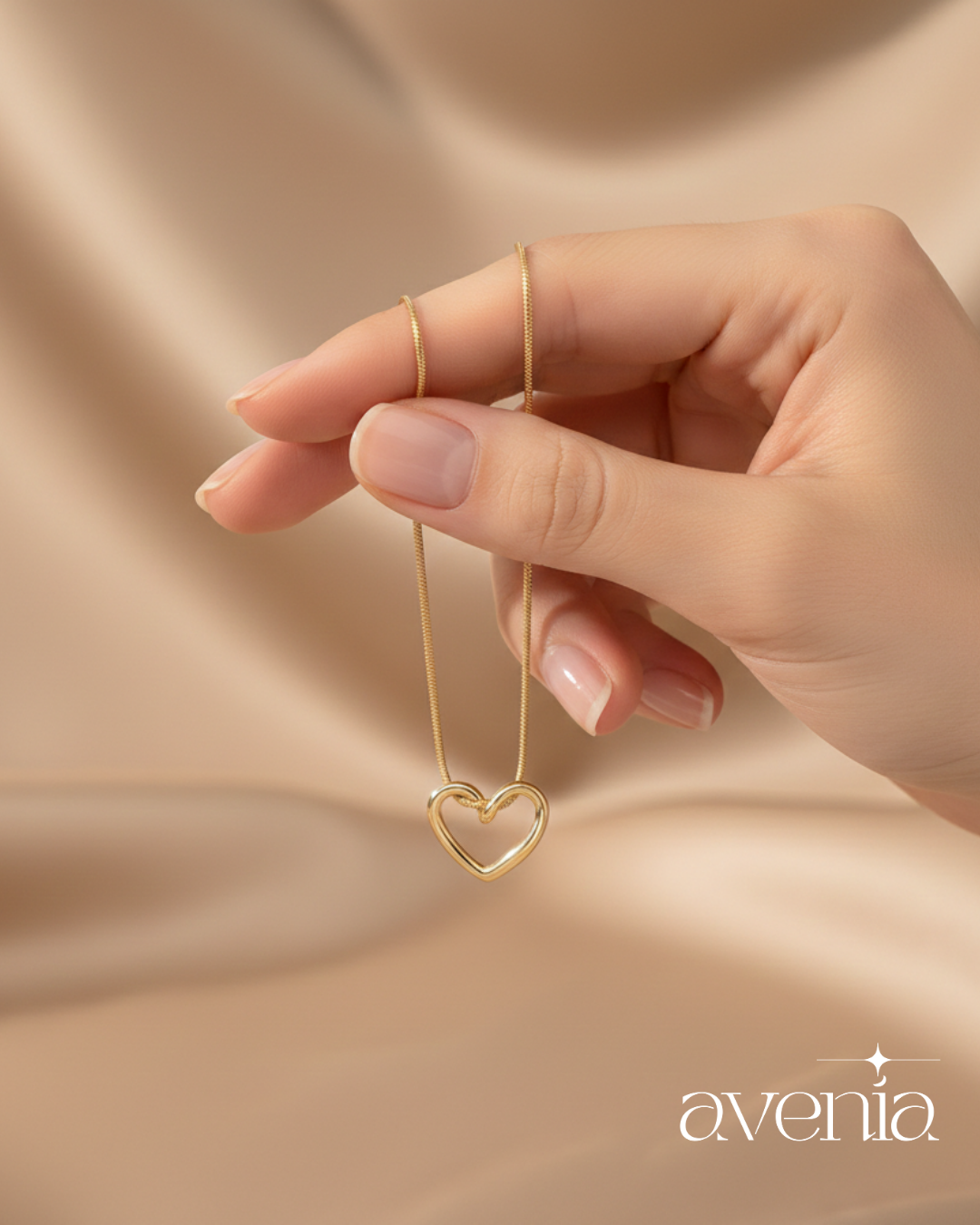 The Amora Pendant Necklace