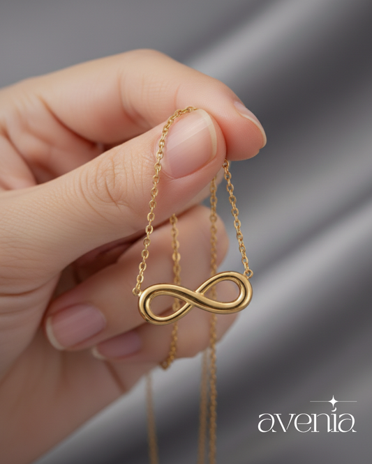 The Aeterna Pendant Necklace