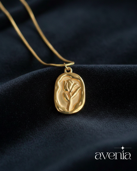 The Rosalia Pendant Necklace