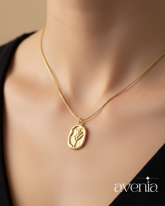 The Rosalia Pendant Necklace