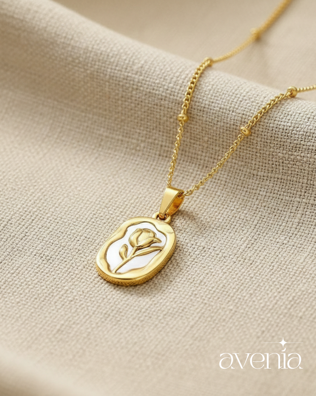 The Rosalia Pendant Necklace
