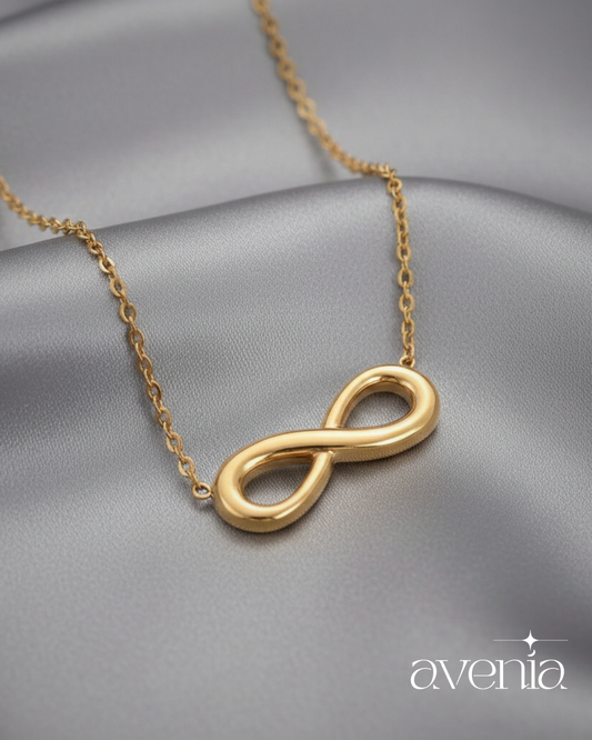 The Aeterna Pendant Necklace