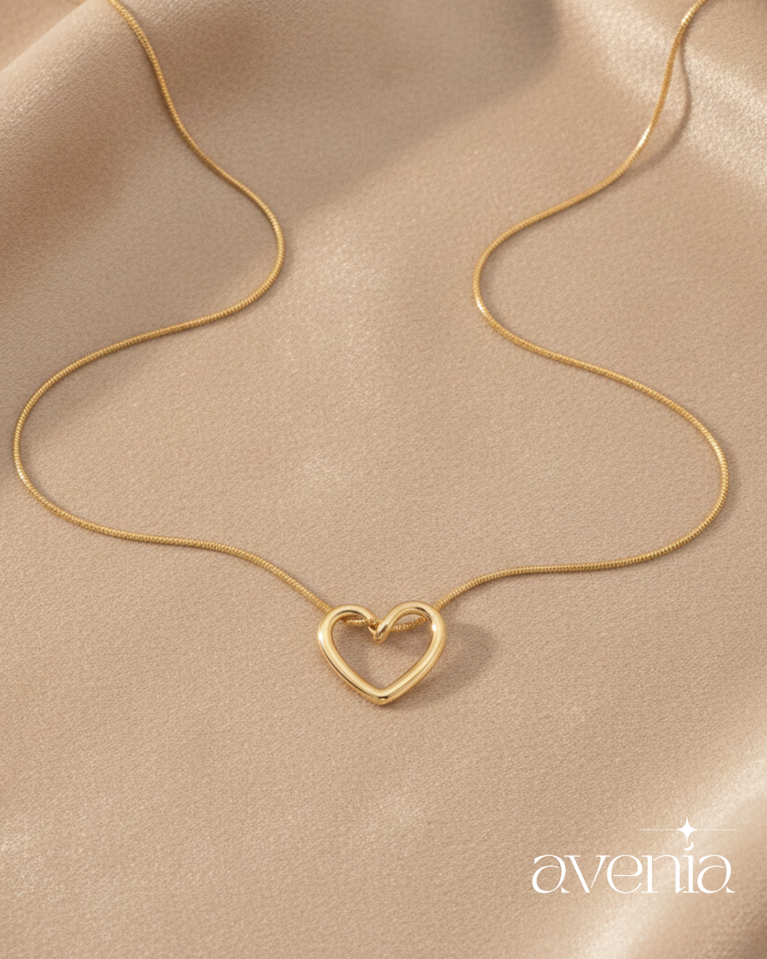 The Amora Pendant Necklace