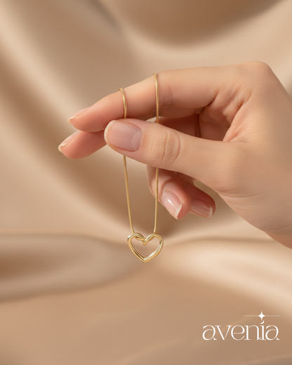 The Amora Pendant Necklace