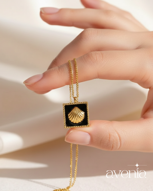 The Venus Pendant Necklace