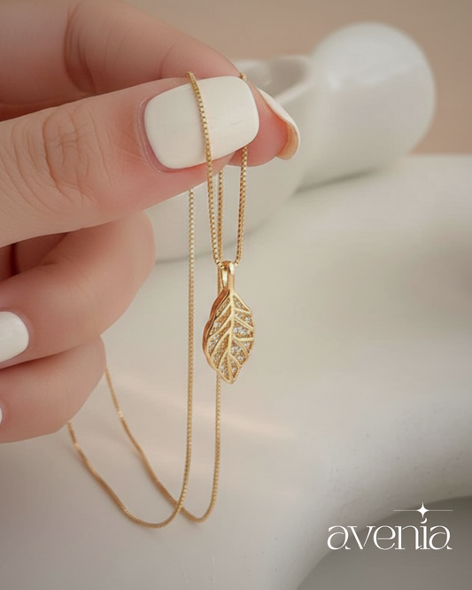 The Folium Pendant Necklace